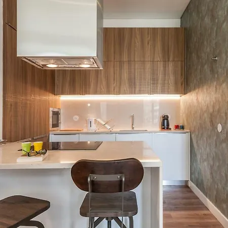 Exclusive 1 Bedroom Flat In The Heart Of Apartment *
